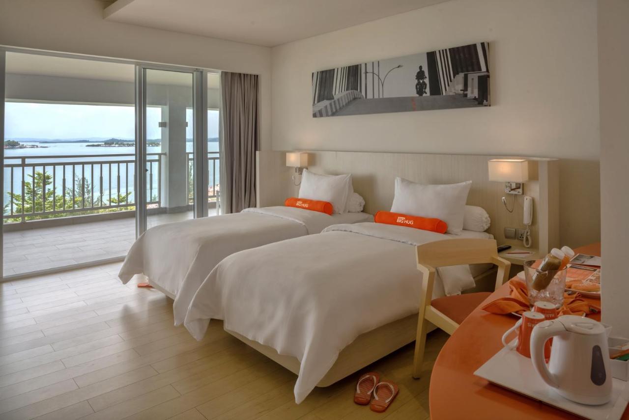 Harris Resort Barelang Batam Sagulung Exterior foto