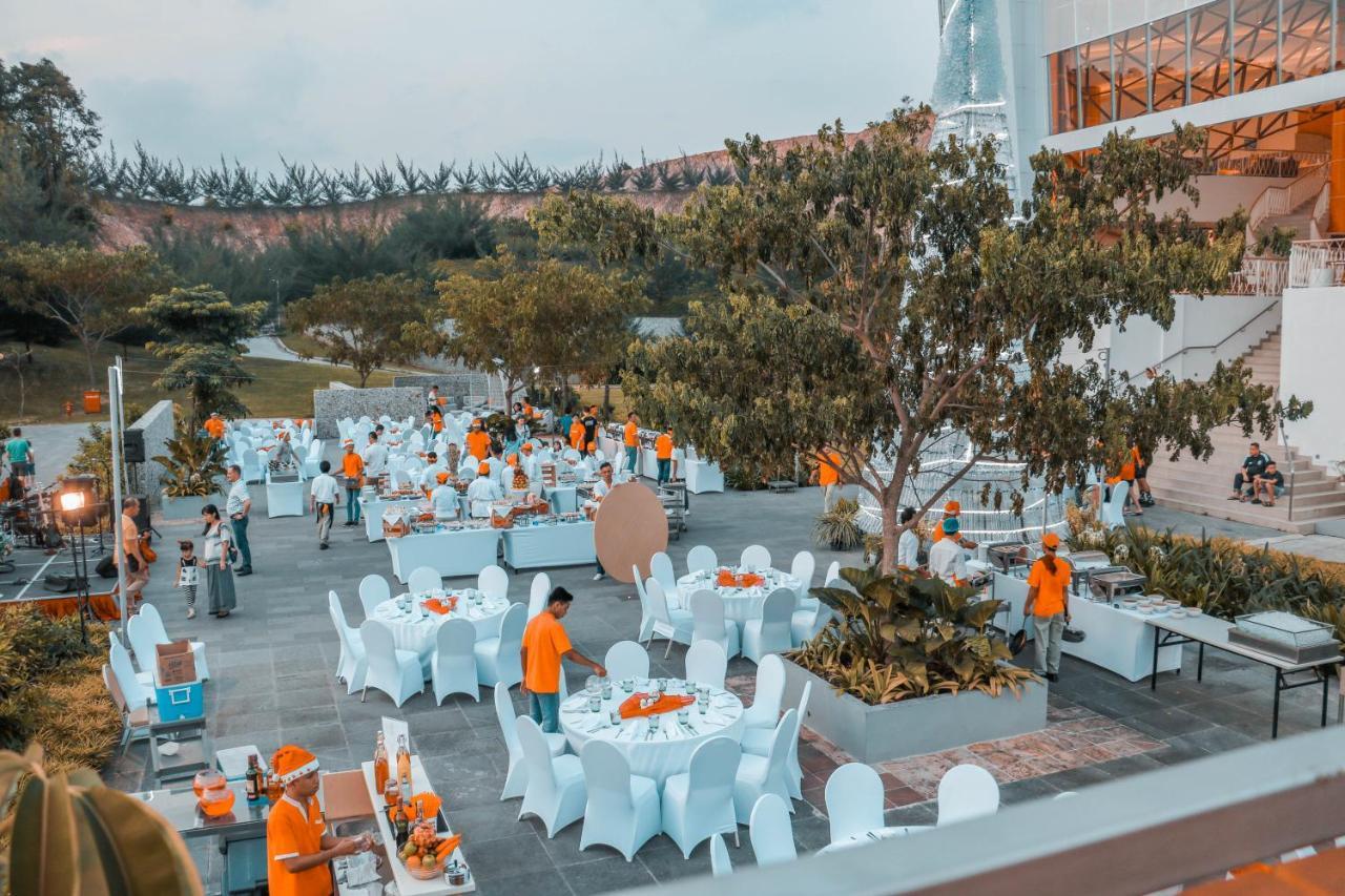 Harris Resort Barelang Batam Sagulung Exterior foto