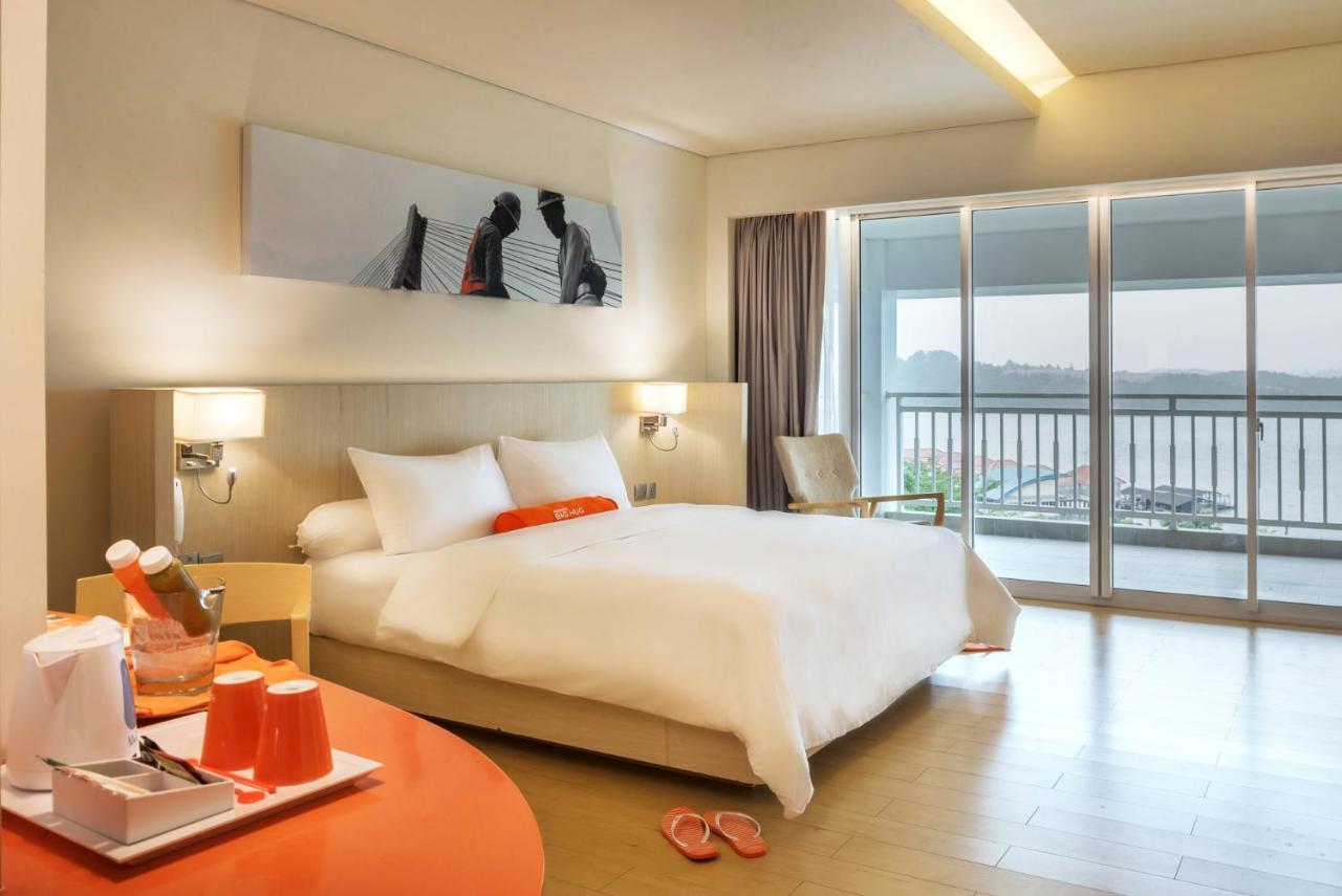 Harris Resort Barelang Batam Sagulung Exterior foto