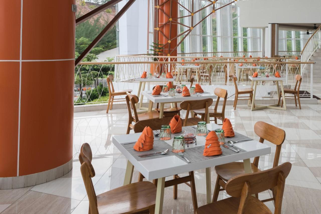 Harris Resort Barelang Batam Sagulung Exterior foto